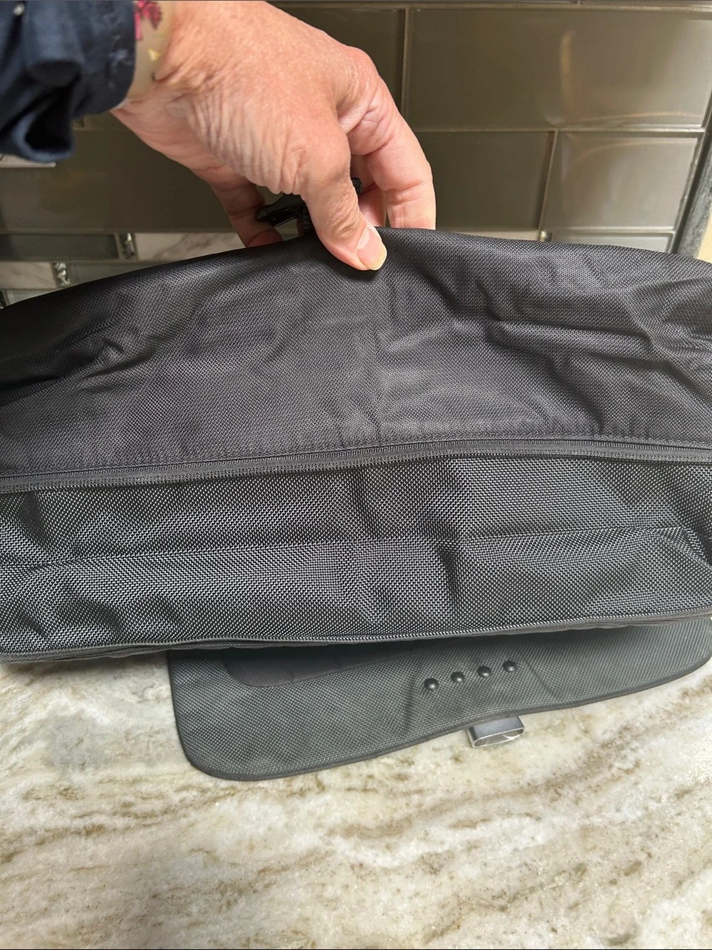 Tumi tech messenger